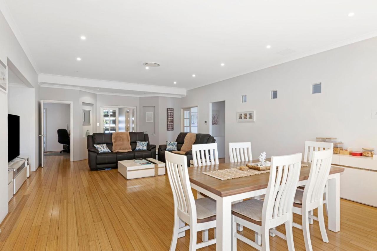 Baudins Of Busselton Bed And Breakfast - Adults Only Экстерьер фото