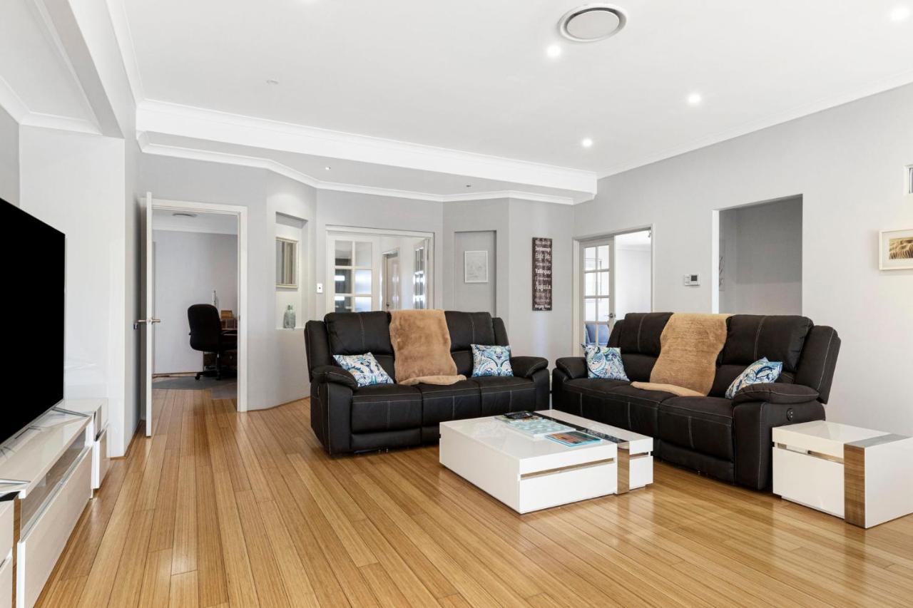 Baudins Of Busselton Bed And Breakfast - Adults Only Экстерьер фото