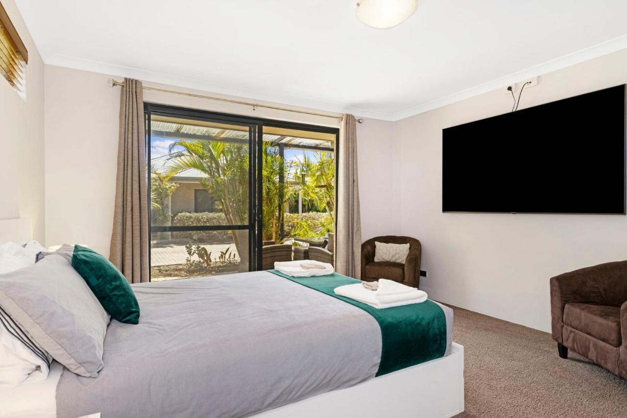 Baudins Of Busselton Bed And Breakfast - Adults Only Экстерьер фото