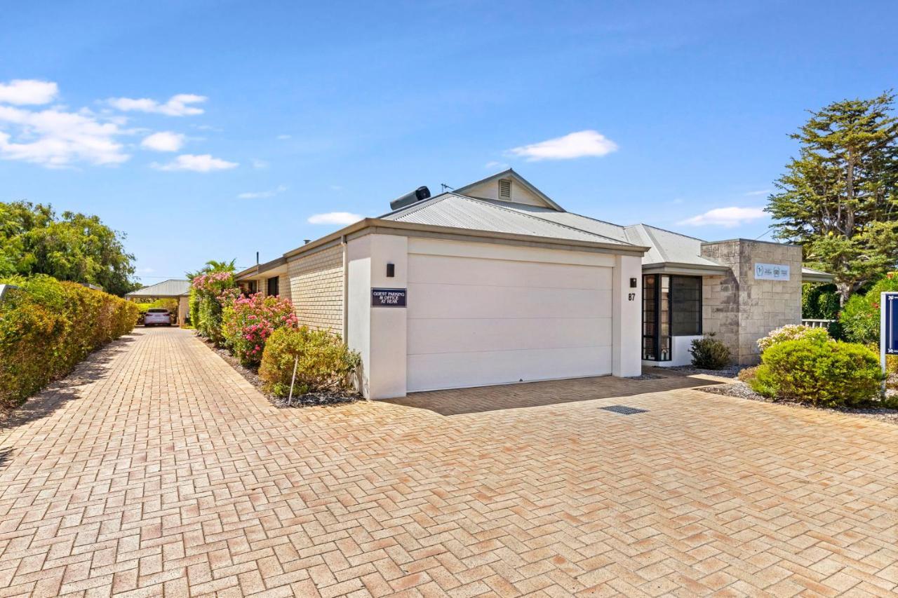 Baudins Of Busselton Bed And Breakfast - Adults Only Экстерьер фото