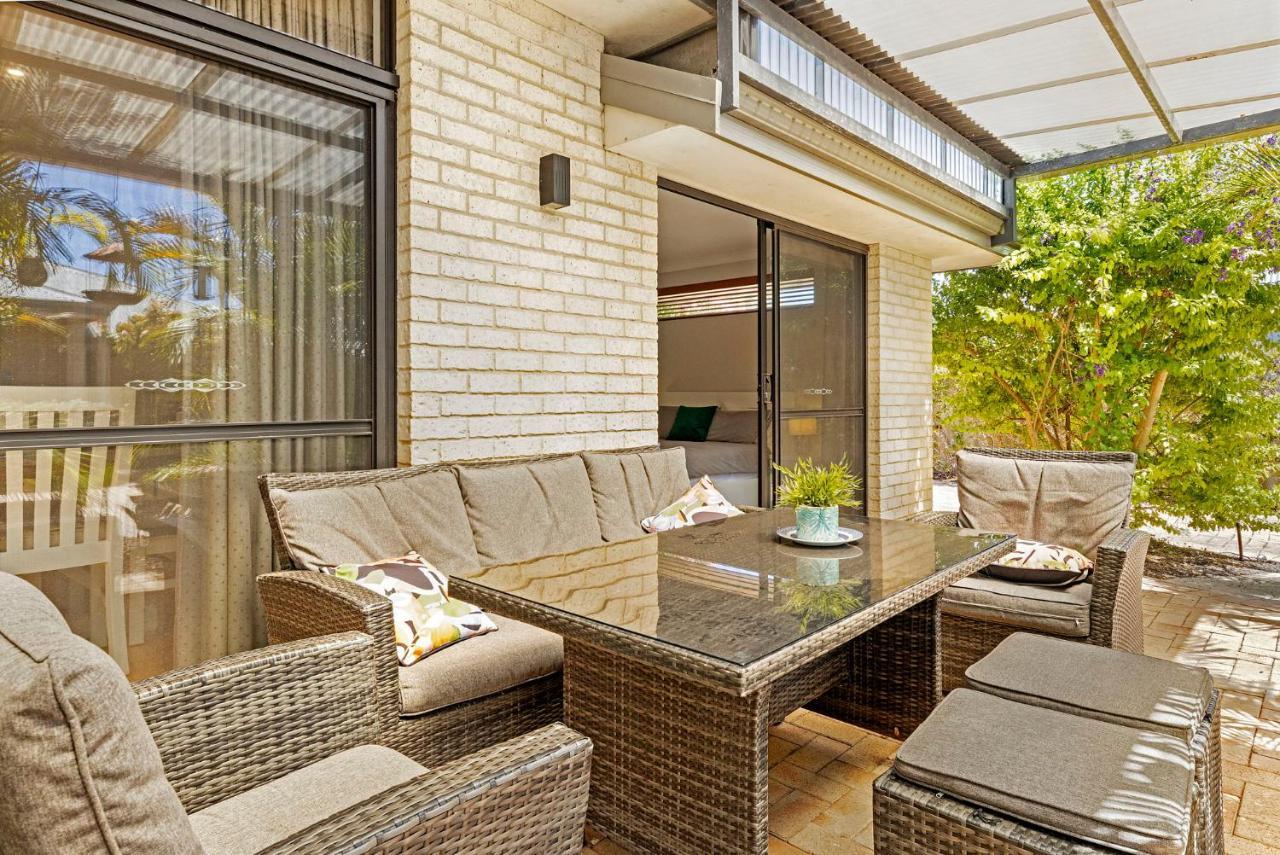 Baudins Of Busselton Bed And Breakfast - Adults Only Экстерьер фото