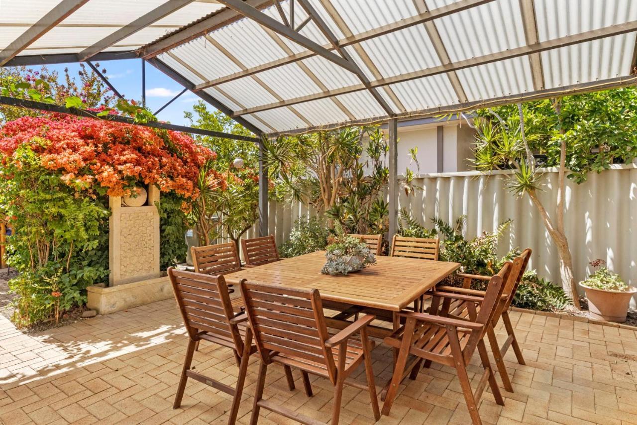 Baudins Of Busselton Bed And Breakfast - Adults Only Экстерьер фото