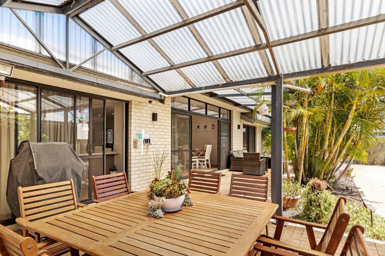 Baudins Of Busselton Bed And Breakfast - Adults Only Экстерьер фото