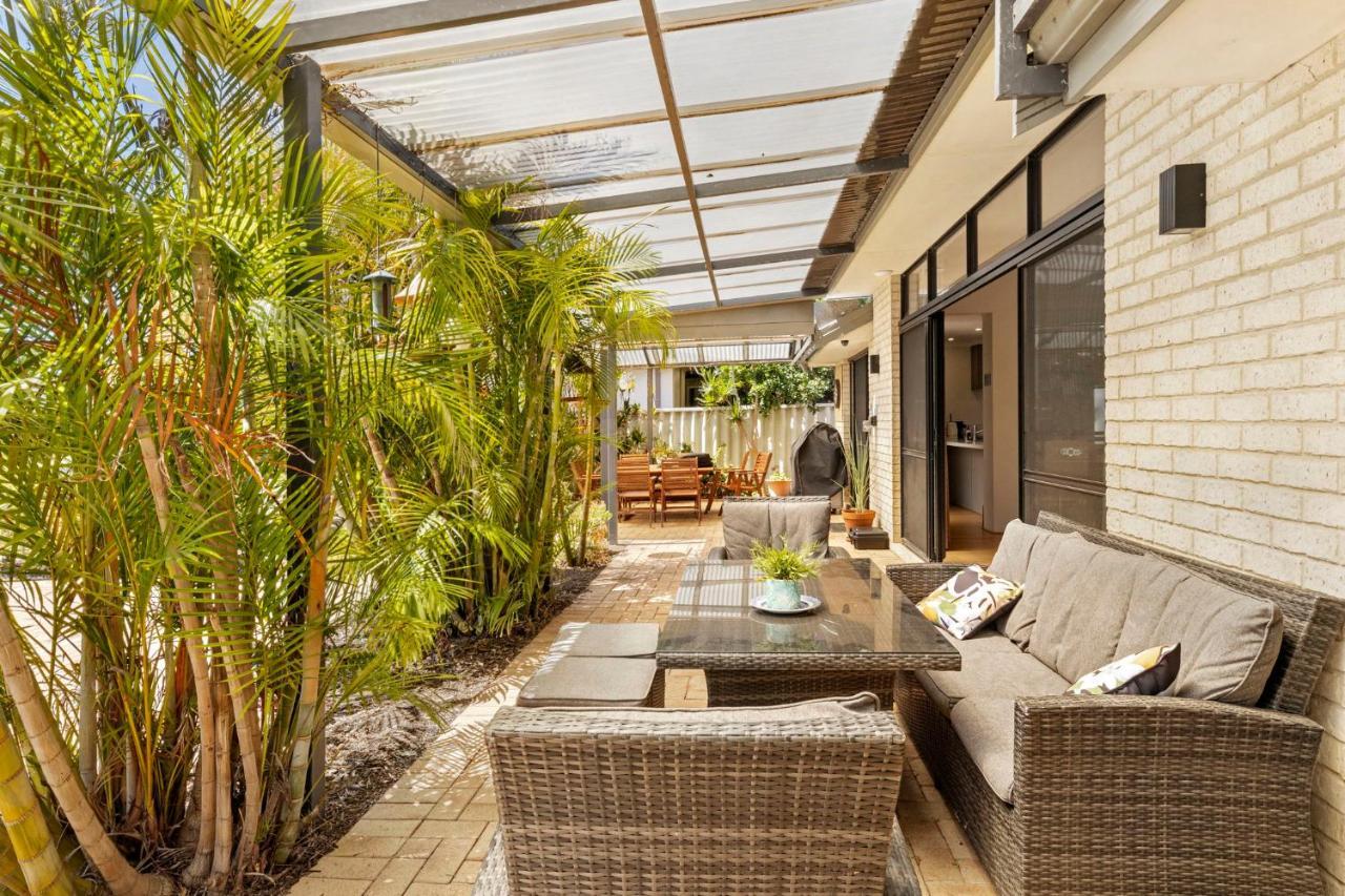 Baudins Of Busselton Bed And Breakfast - Adults Only Экстерьер фото