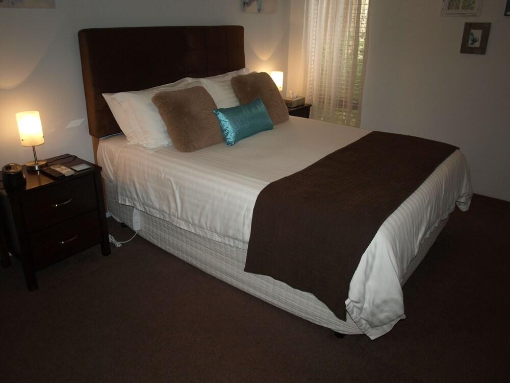 Baudins Of Busselton Bed And Breakfast - Adults Only Экстерьер фото
