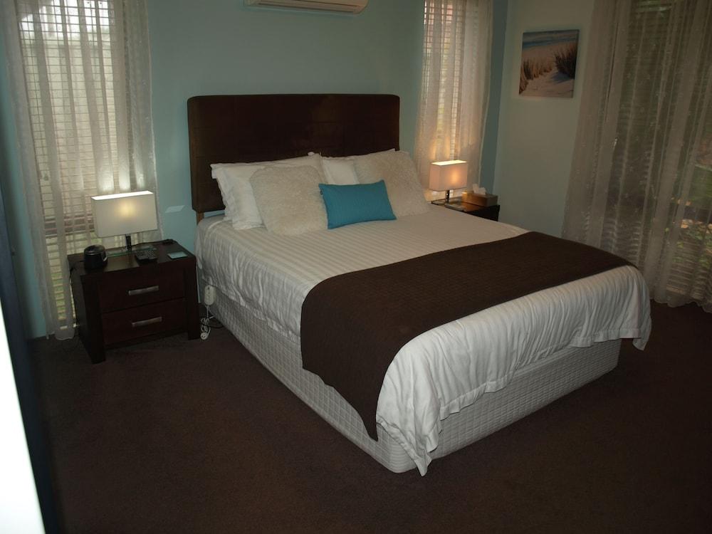 Baudins Of Busselton Bed And Breakfast - Adults Only Экстерьер фото