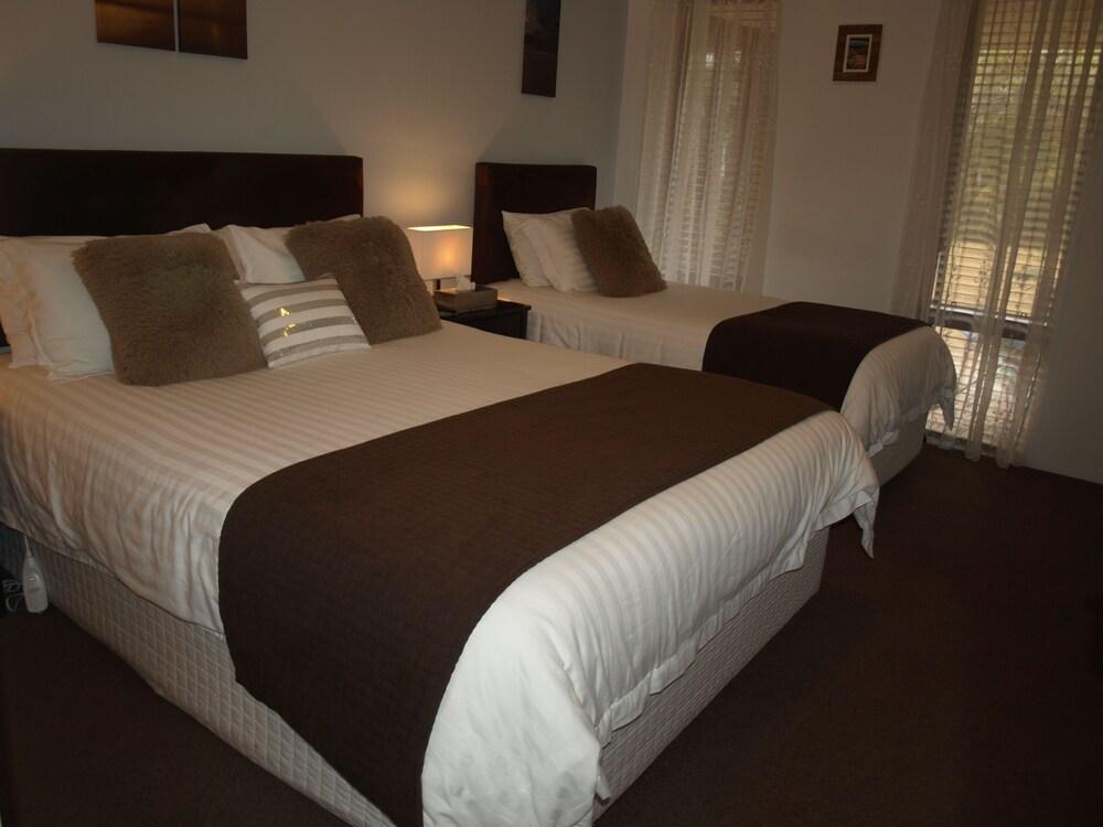 Baudins Of Busselton Bed And Breakfast - Adults Only Экстерьер фото