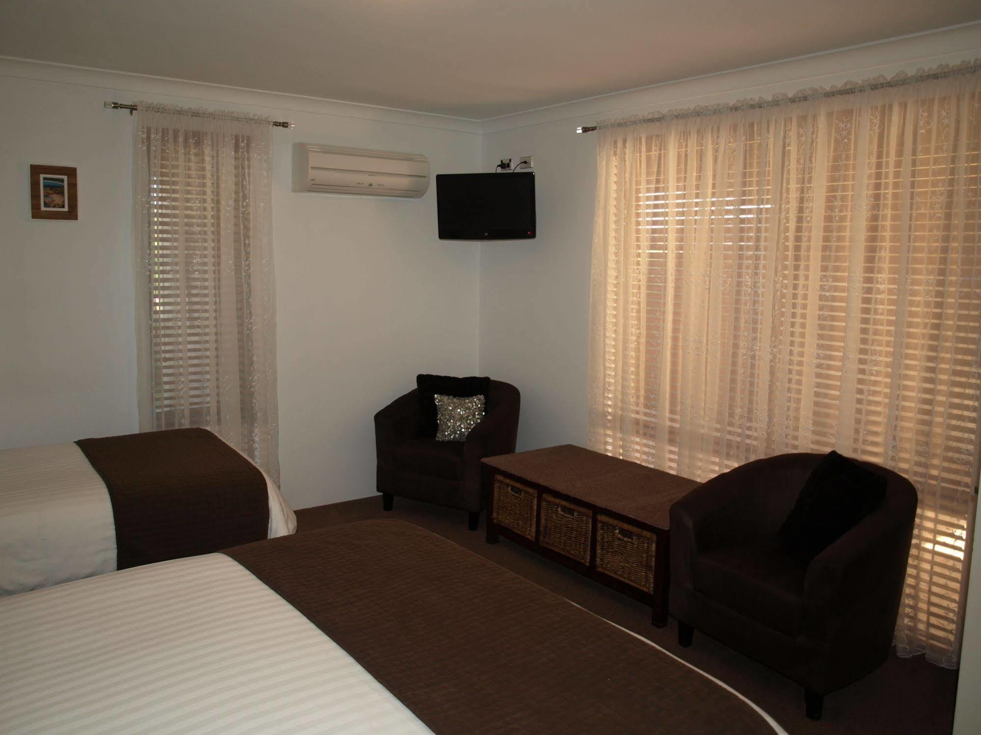 Baudins Of Busselton Bed And Breakfast - Adults Only Экстерьер фото