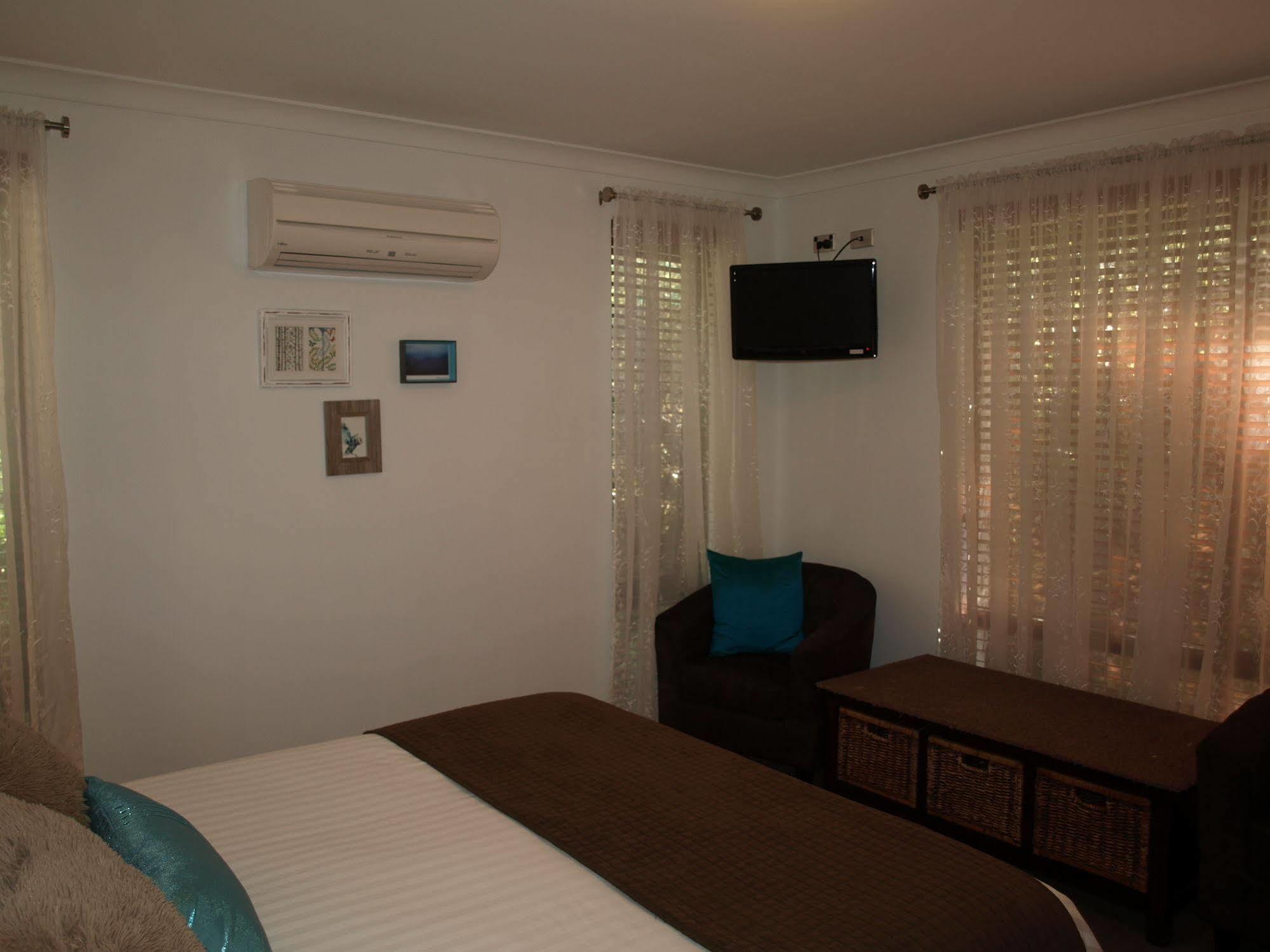 Baudins Of Busselton Bed And Breakfast - Adults Only Экстерьер фото
