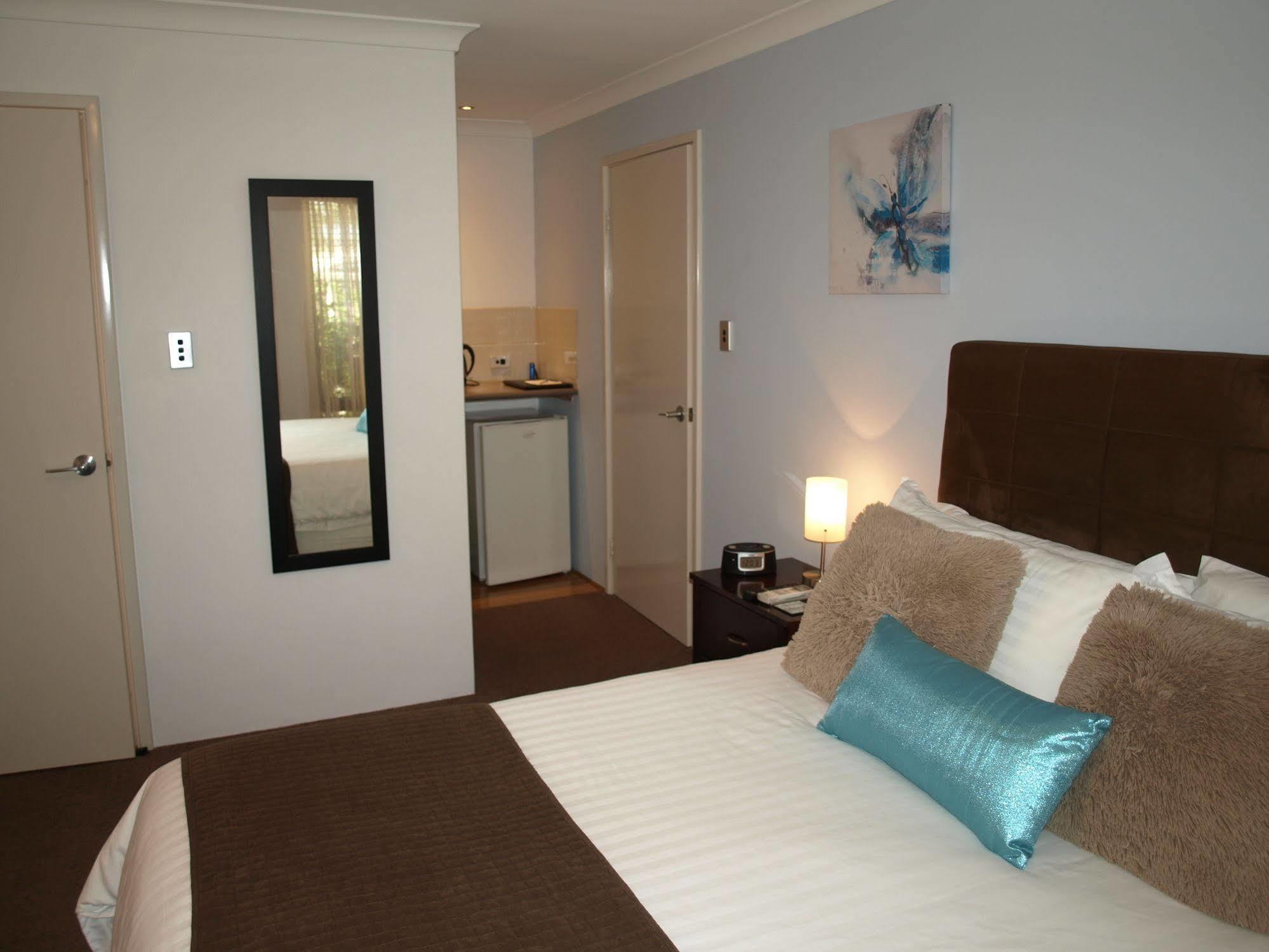 Baudins Of Busselton Bed And Breakfast - Adults Only Экстерьер фото
