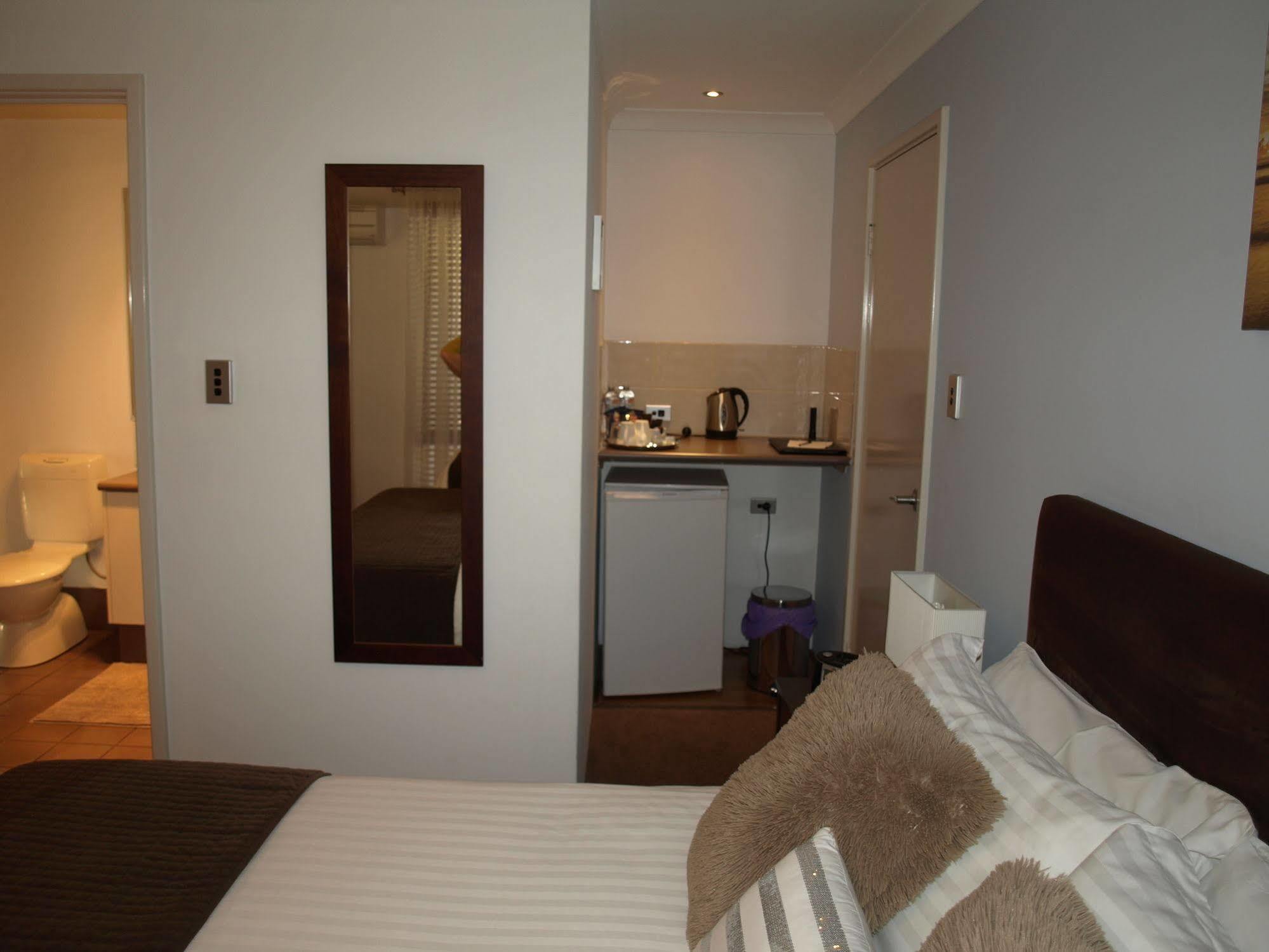 Baudins Of Busselton Bed And Breakfast - Adults Only Экстерьер фото