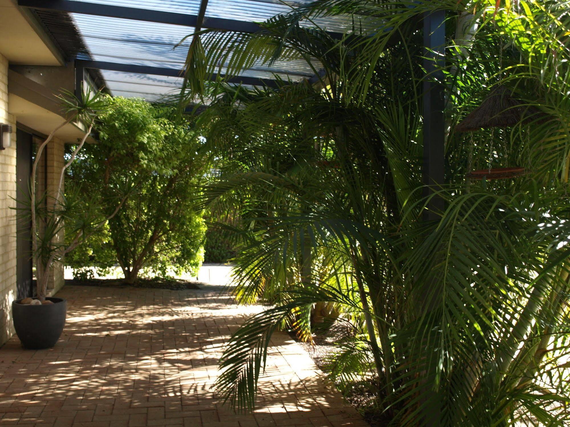 Baudins Of Busselton Bed And Breakfast - Adults Only Экстерьер фото