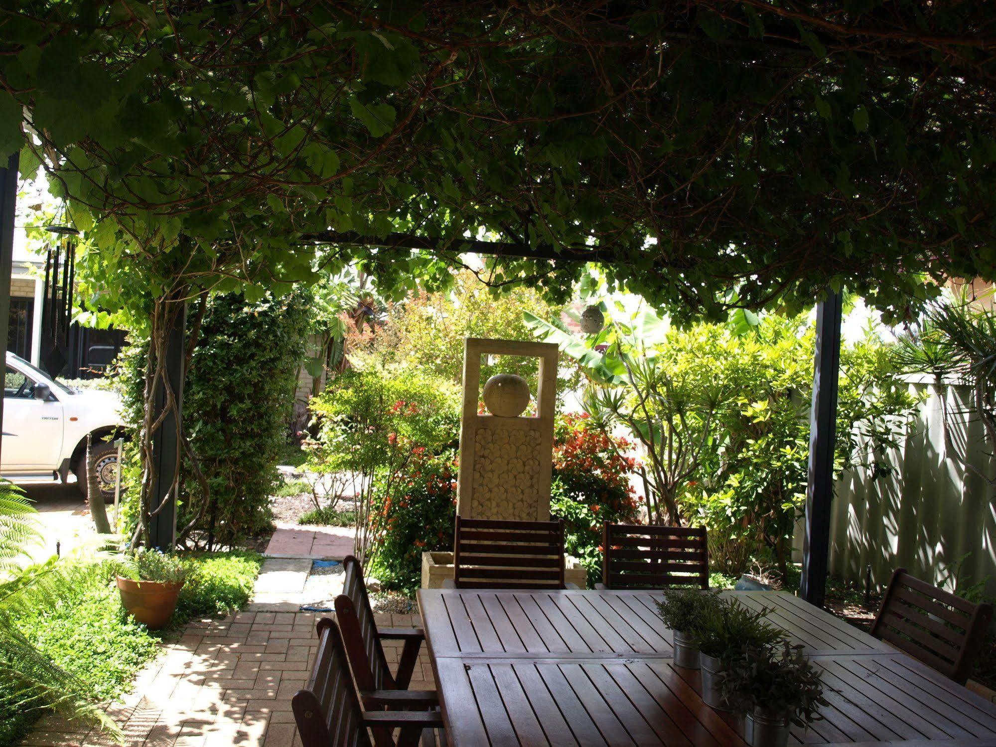 Baudins Of Busselton Bed And Breakfast - Adults Only Экстерьер фото